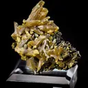 Pyromorphite on Barite - image 1