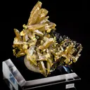 Pyromorphite on Barite - image 2