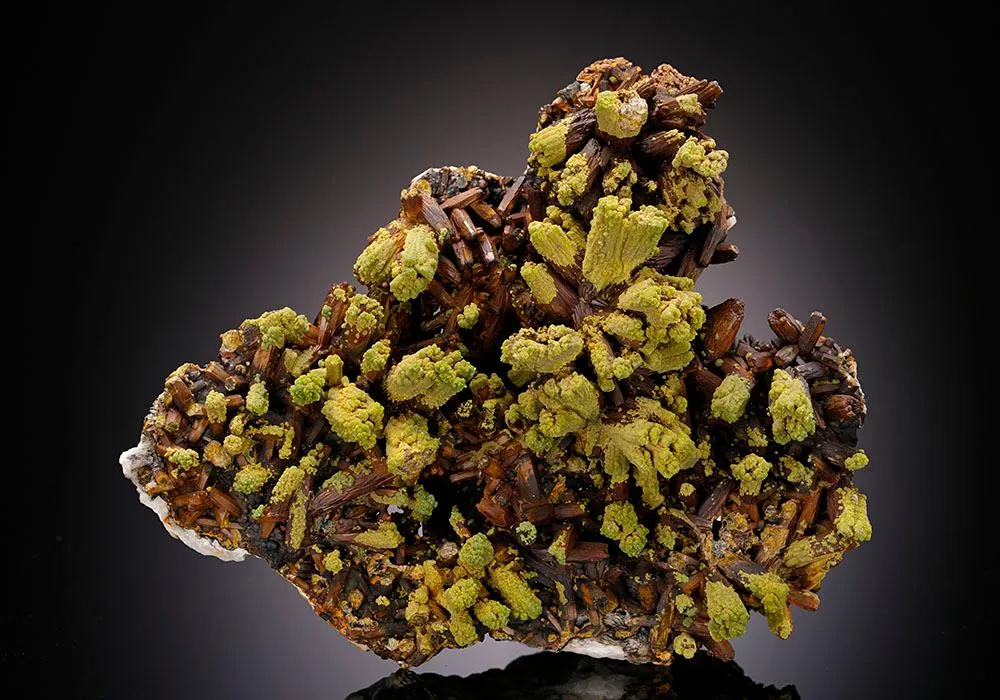 Pyromorphite on Baryte image