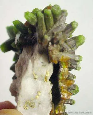 Pyromorphite on Baryte - image 4