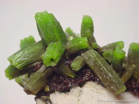Pyromorphite on Baryte - image 2