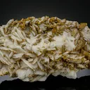 Pyromorphite on Baryte - image 1