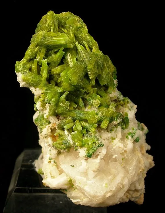 Pyromorphite, Quartz - image 1