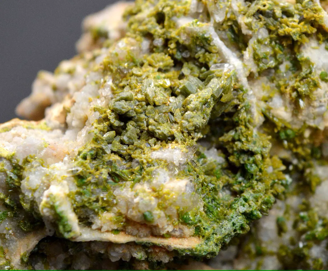 Pyromorphite & Quartz 1300 grams - Nuizière (Nuissière Mine), Villefranche-sur-Saône, Rhône, France - image 3