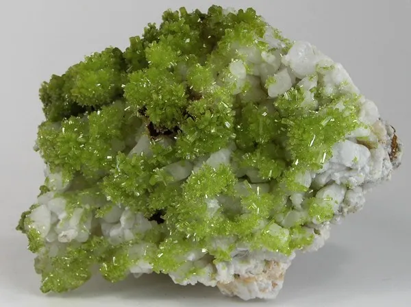 Pyromorphite, Quartz image