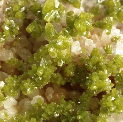Pyromorphite, Quartz - image 2