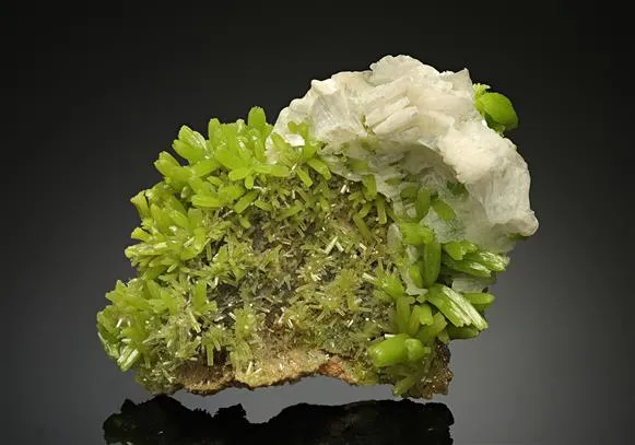 Pyromorphite with Cerussite - image 1