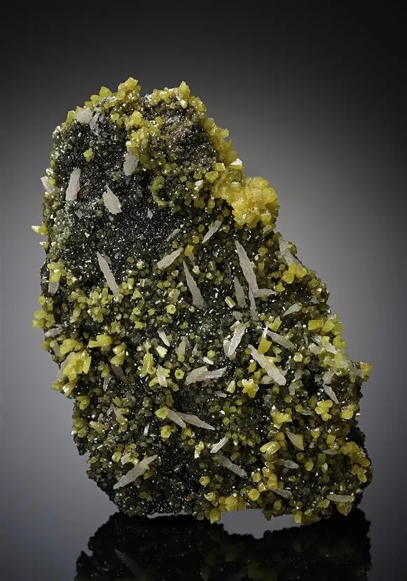 Pyromorphite with Cerussite - image 1
