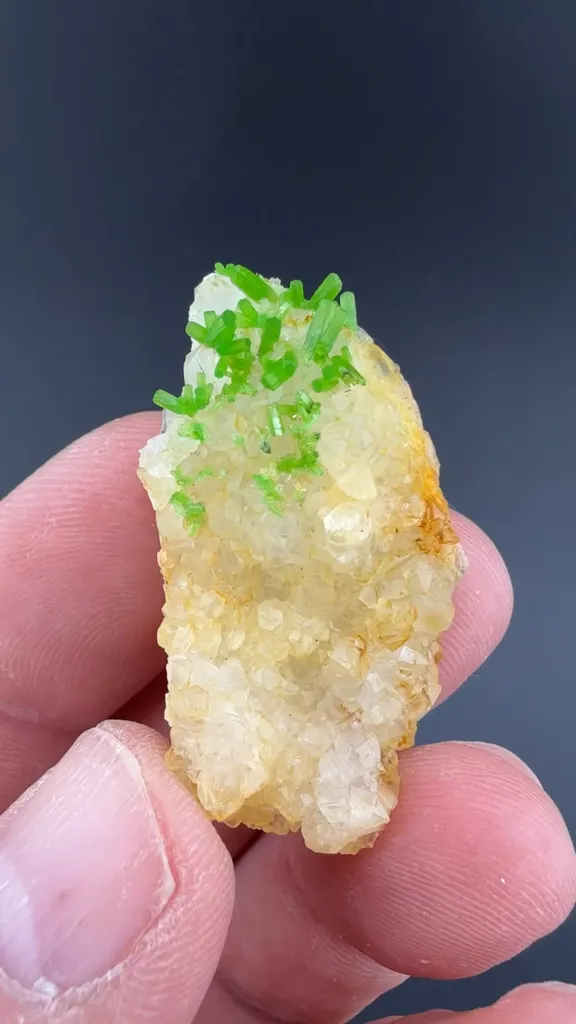 Pyromorphite with Quartz image