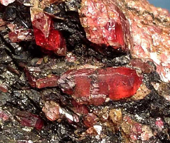 Pyroxmangite - image 2