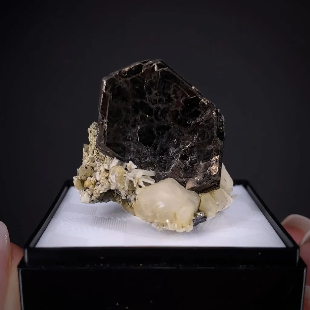 Pyrrhotite on Quartz - image 2