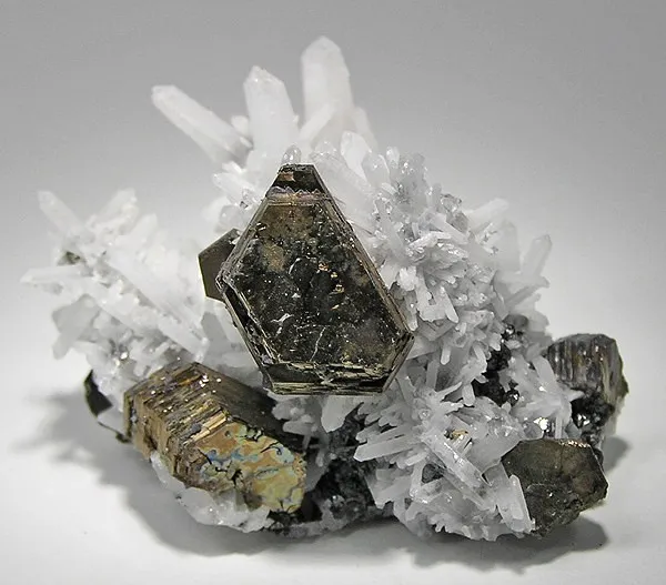Pyrrhotite, Sphalerite, Quartz image