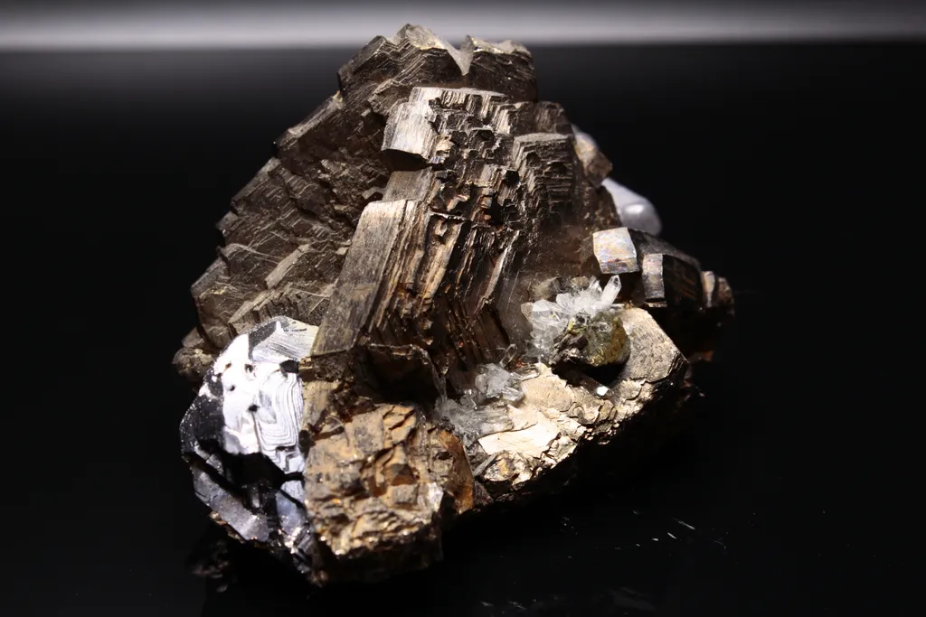 Pyrrhotite, with galena and chalcopyrite - image 4