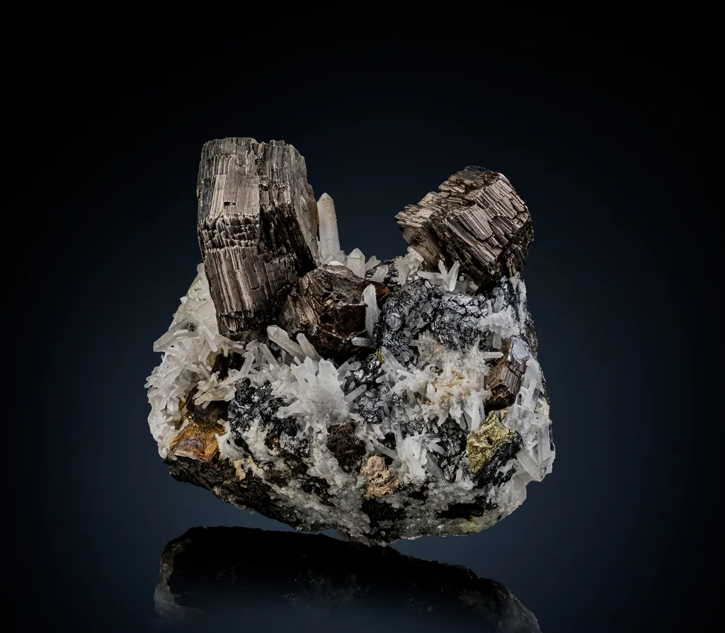 Pyrrhotite with Sphalerite on Quartz image