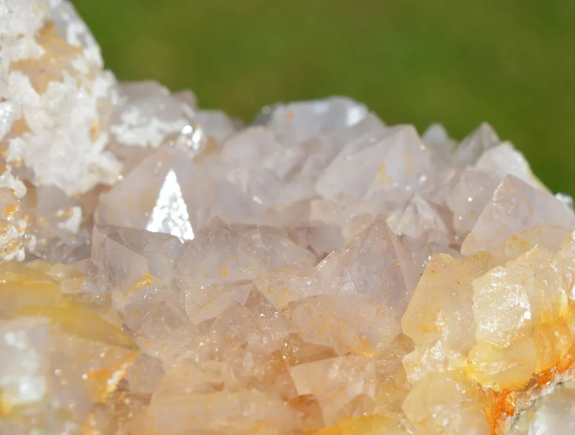 Quartz 1700 grams - L'Argentolle, Saint-Prix, Saint-Léger-sous-Beuvray, Saône-et-Loire, France - image 3