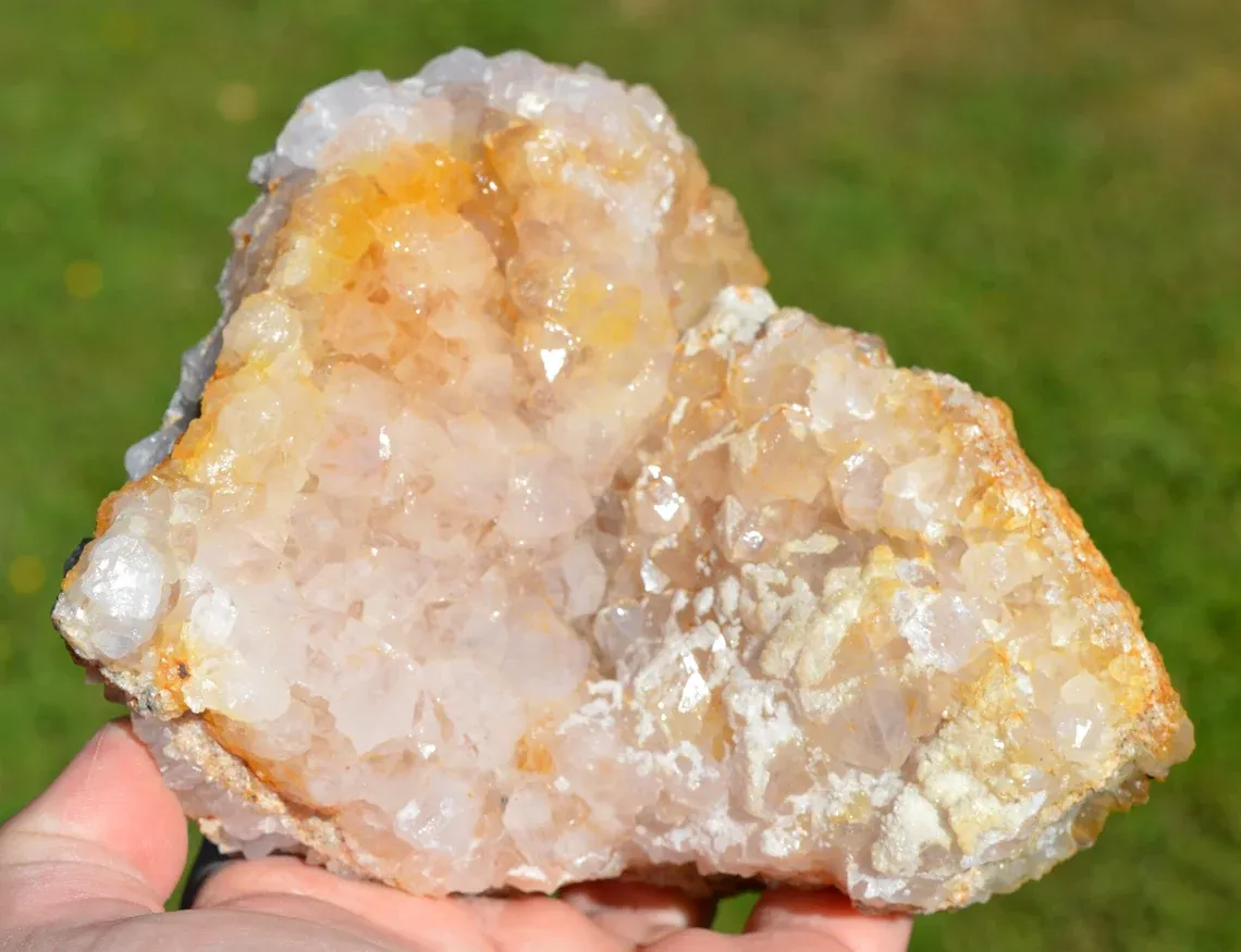 Quartz 1700 grams - L'Argentolle, Saint-Prix, Saint-Léger-sous-Beuvray, Saône-et-Loire, France - image 1