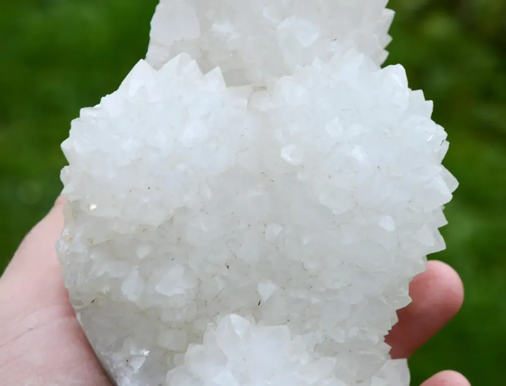 Quartz 1880 grams - Minas Gerais, Brazil - image 5