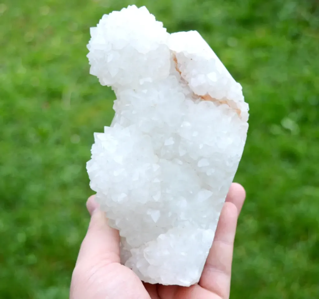 Quartz 1880 grams - Minas Gerais, Brazil - image 2