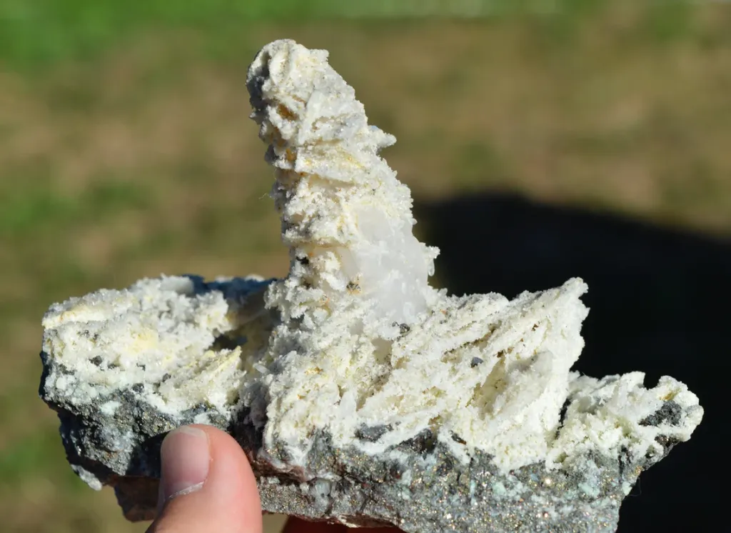 Quartz after Barite and Quartz pyrite - 900 grams - Cavnic Mine, Cavnic, Maramureș, Romania - image 5