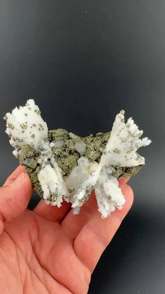 Quartz after Calcite with Chalcopyrite image