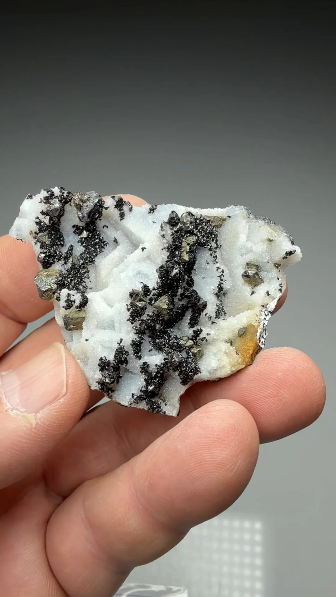 Quartz after Fluorite with Sphalerite - image 3