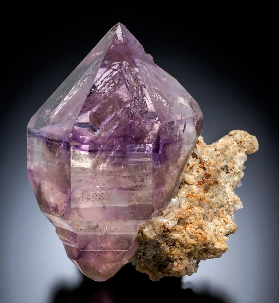 Quartz, amethystine image