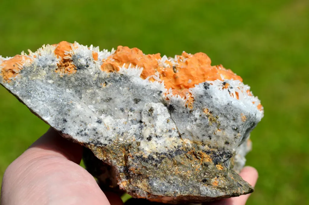 Quartz and Calcite 2620 grams - Cavnic, Maramureș County, Romania - image 8