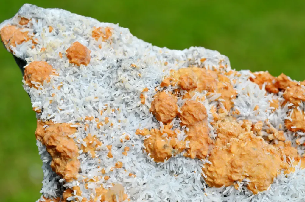 Quartz and Calcite 2620 grams - Cavnic, Maramureș County, Romania - image 2