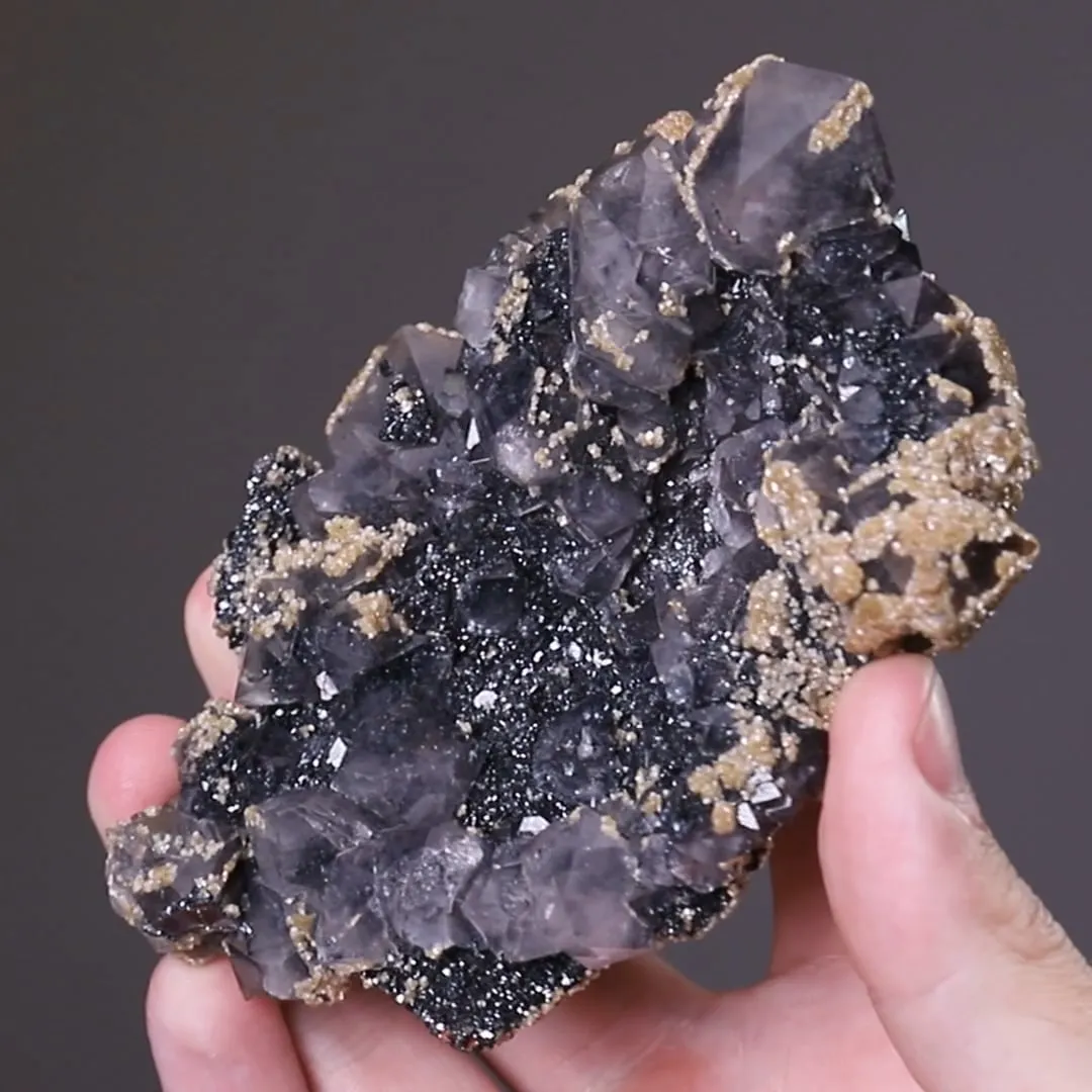 Quartz and Dolomite on Hematite - image 2