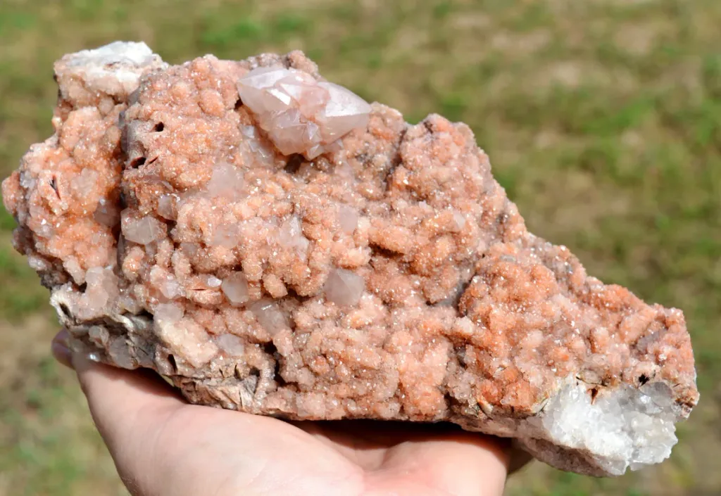 Quartz and Hematoid Quartz 2940 grams - Morocco image