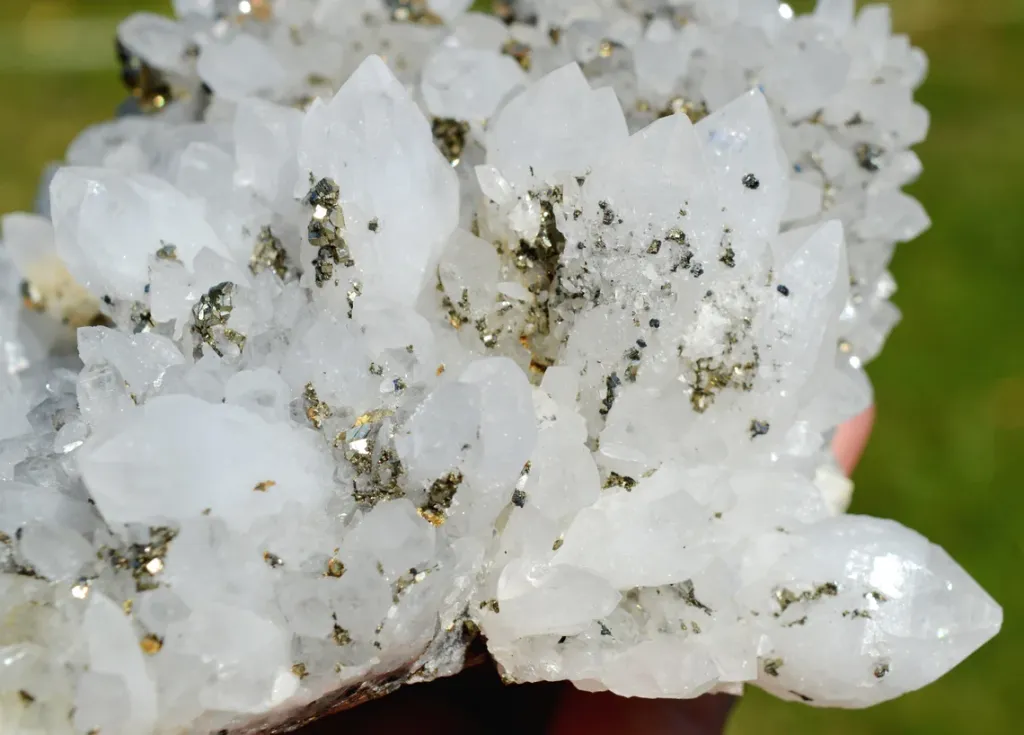 Quartz and Pyrite 2180 grams - Cavnic Mine, Cavnic, Maramureş, Romania - image 6