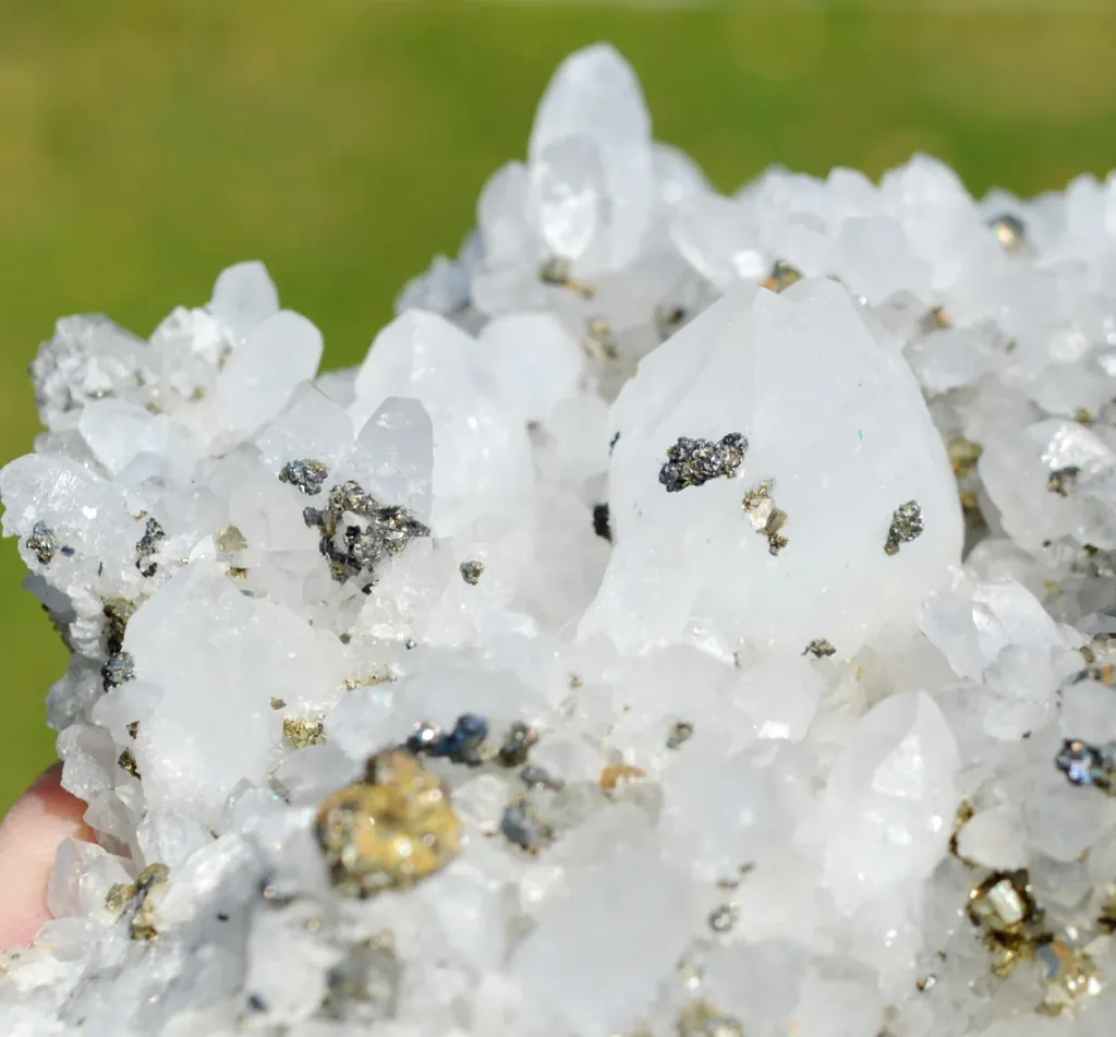 Quartz and Pyrite 2180 grams - Cavnic Mine, Cavnic, Maramureş, Romania - image 4