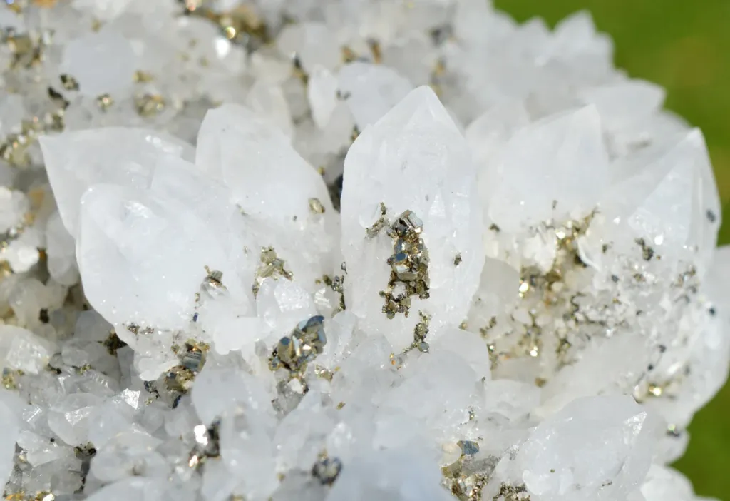 Quartz and Pyrite 2180 grams - Cavnic Mine, Cavnic, Maramureş, Romania - image 3