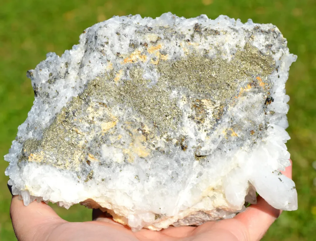 Quartz and Pyrite 2180 grams - Cavnic Mine, Cavnic, Maramureş, Romania - image 9