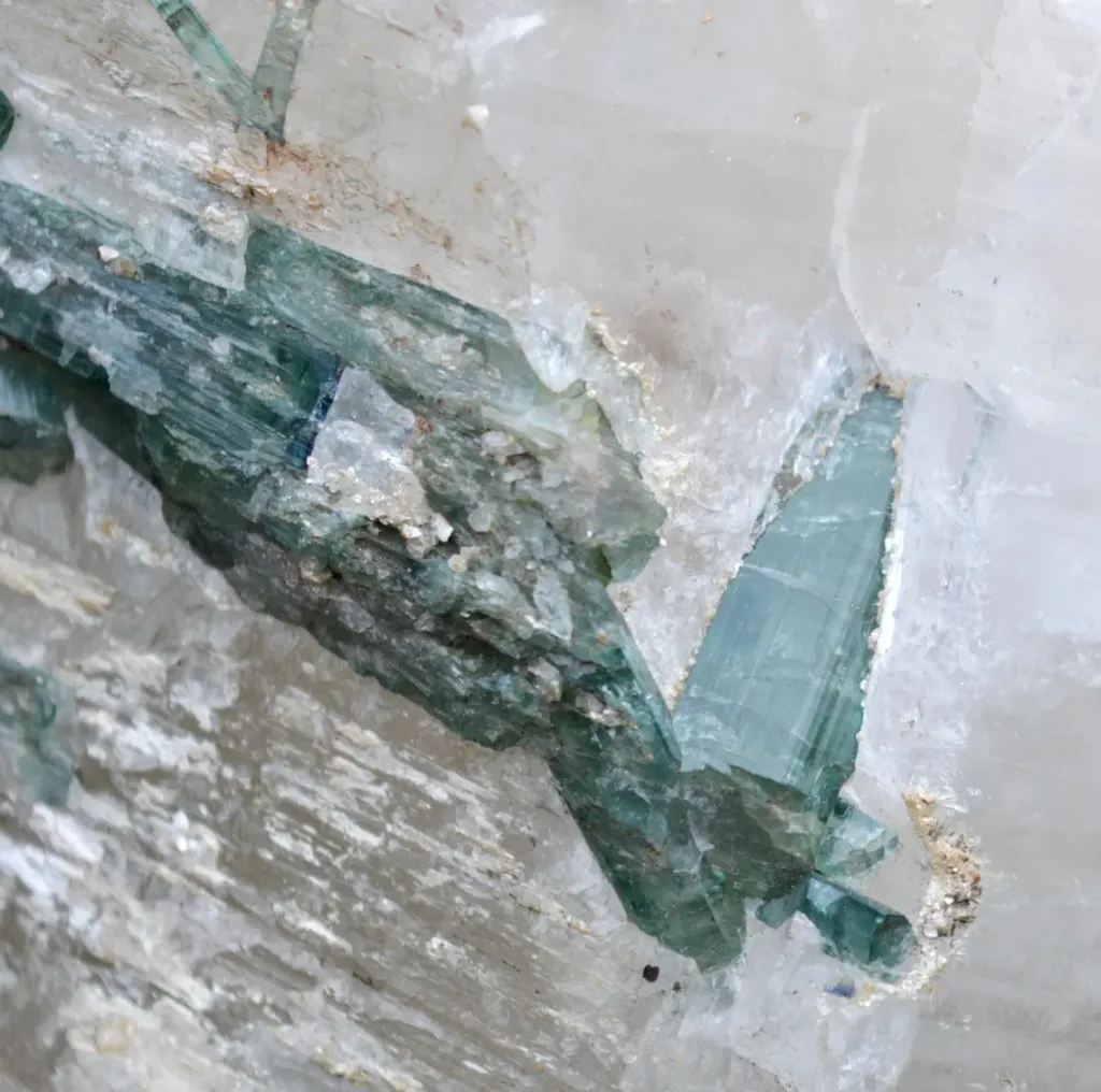 Quartz and Tourmaline Elbaite + Manganese Dendrites 4200 grams - Galileia, Minas Gerais, Brazil - image 8