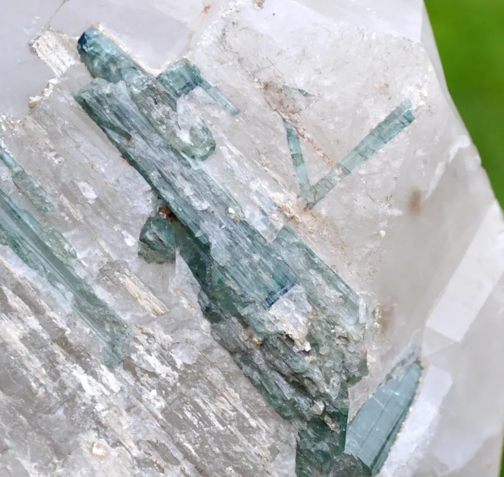 Quartz and Tourmaline Elbaite + Manganese Dendrites 4200 grams - Galileia, Minas Gerais, Brazil - image 3