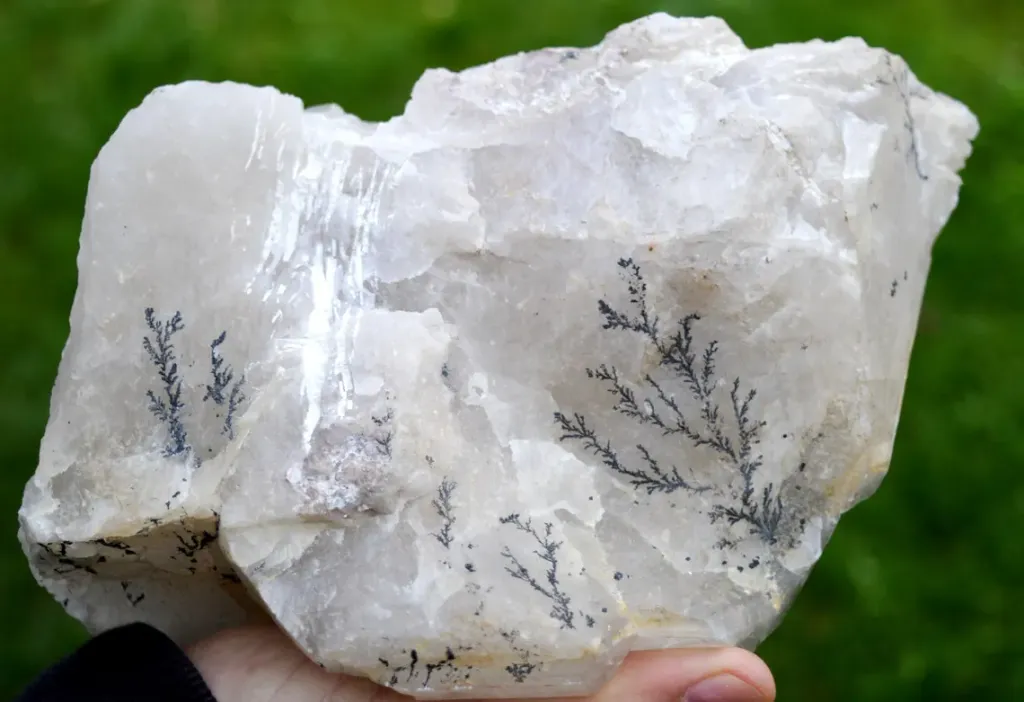 Quartz and Tourmaline Elbaite + Manganese Dendrites 4200 grams - Galileia, Minas Gerais, Brazil - image 5