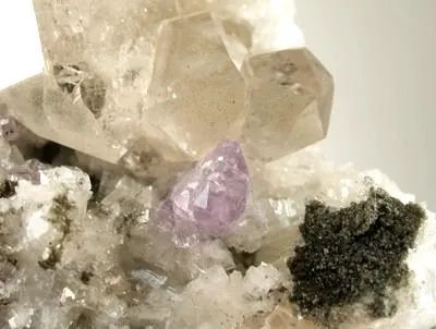 Quartz, Apatite-(Caf) - image 2