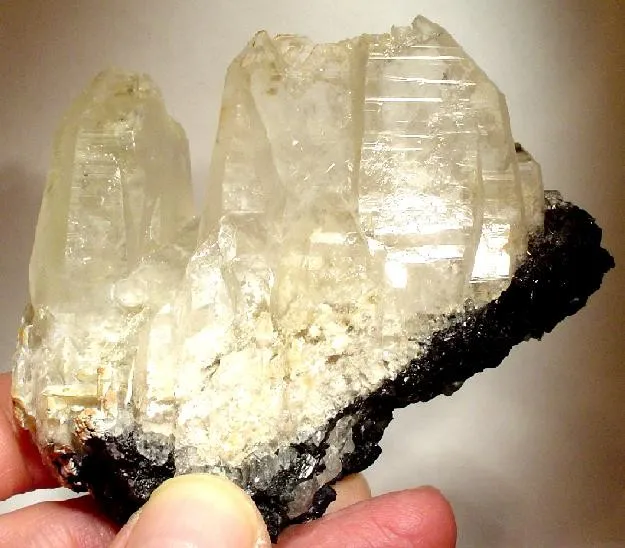 Quartz, Dravite image