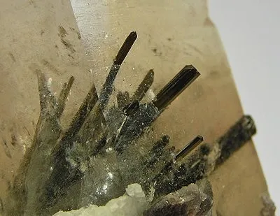 Quartz, Elbaite - image 2