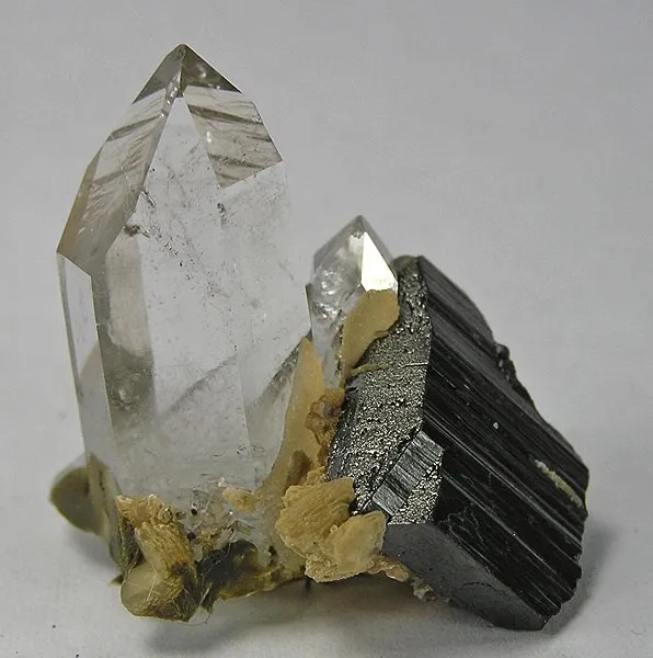 Quartz, Ferberite image