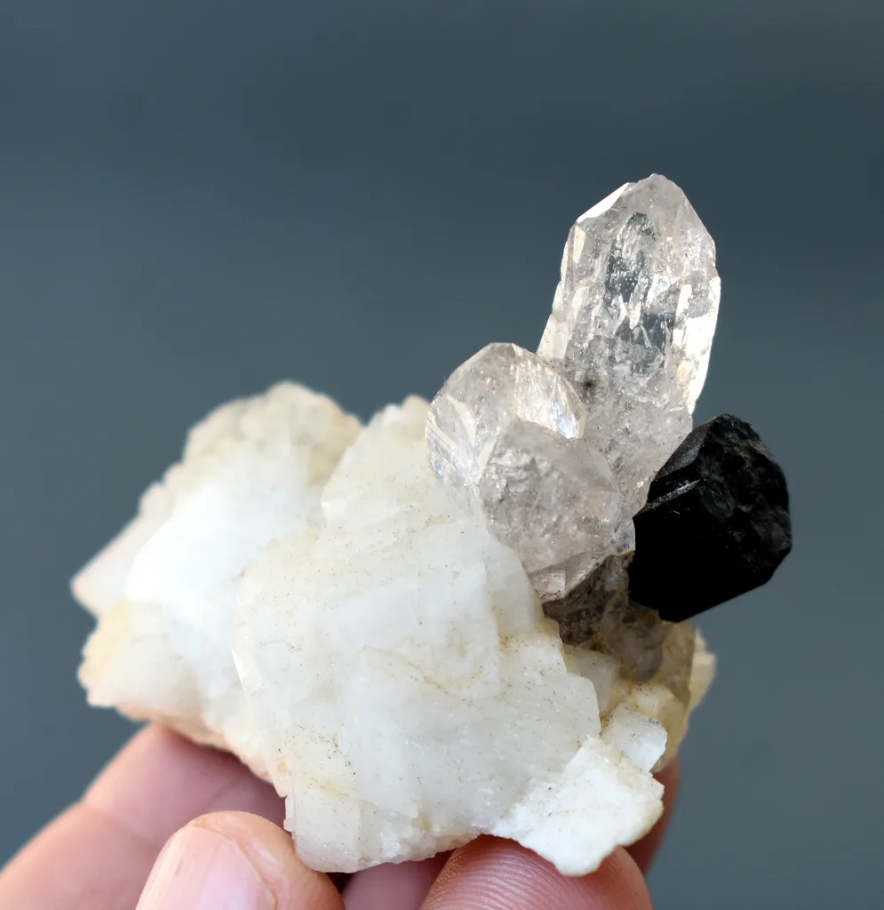 Quartz from Alchuri, Shigar Valley, Shigar District, Gilgit-Baltistan, Pakistan - image 3