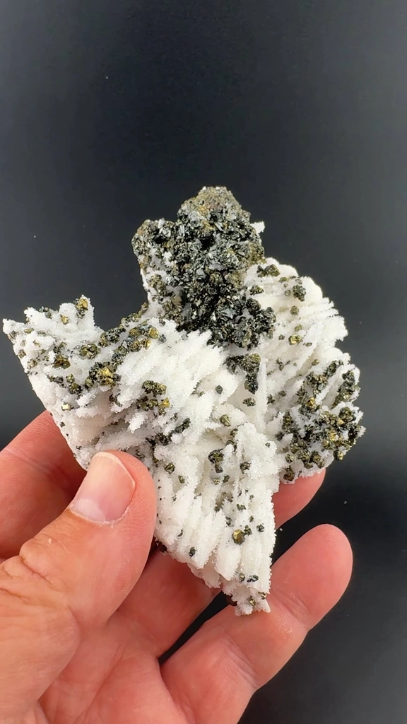 Quartz from Boldut Mine, Cavnic, Maramureș County, Romania - image 2