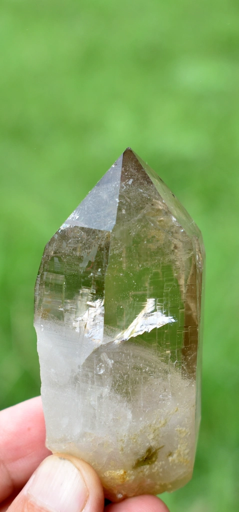 Quartz from Chhappu, Braldu Valley, Shigar District, Gilgit-Baltistan, Pakistan - image 4