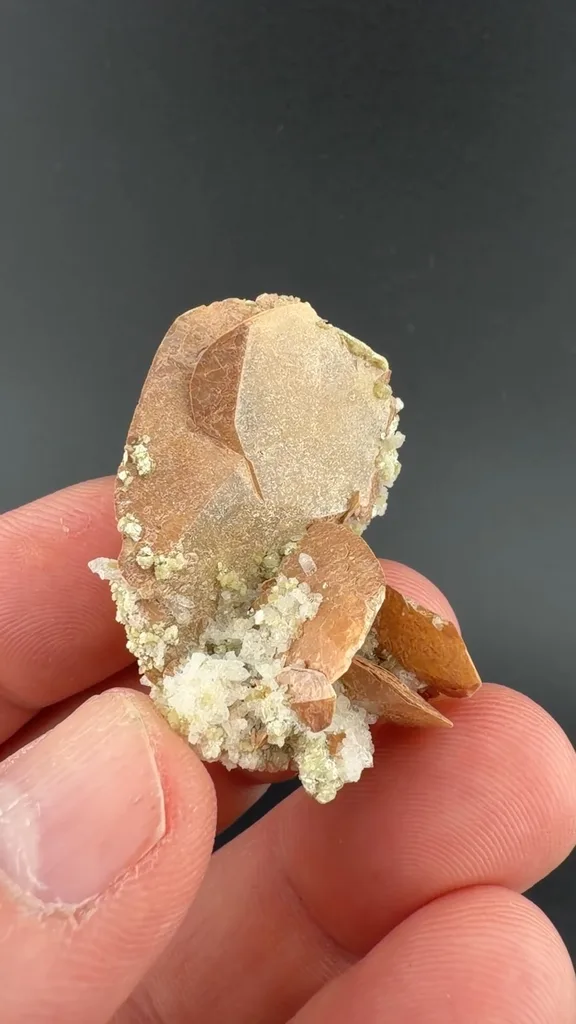 Quartz from Divino das Laranjeiras, Minas Gerais, Brazil - image 2
