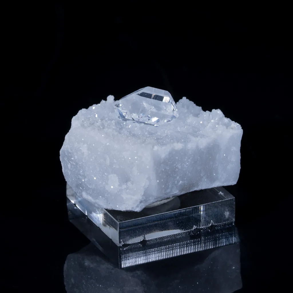 Quartz from Italy, Tuscany, La Facciata quarry, Carrara - image 3