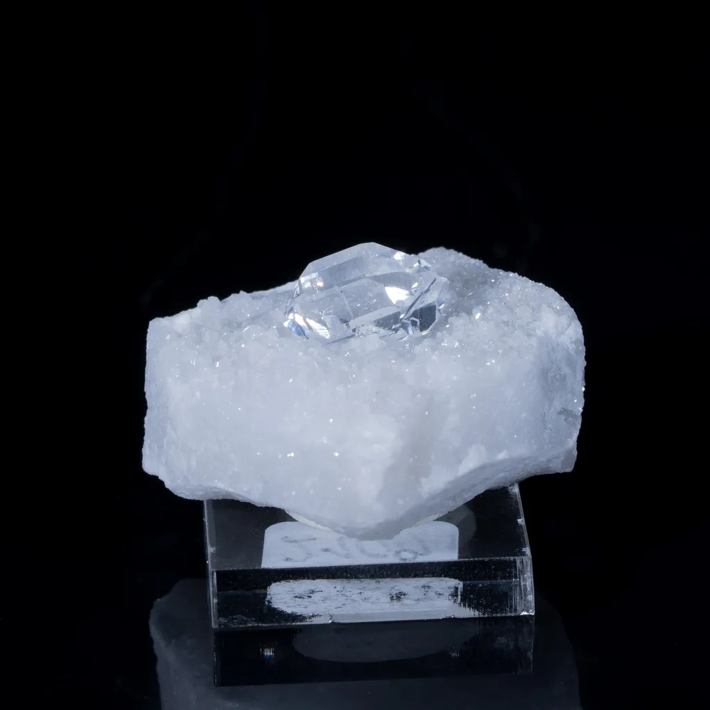 Quartz from Italy, Tuscany, La Facciata quarry, Carrara