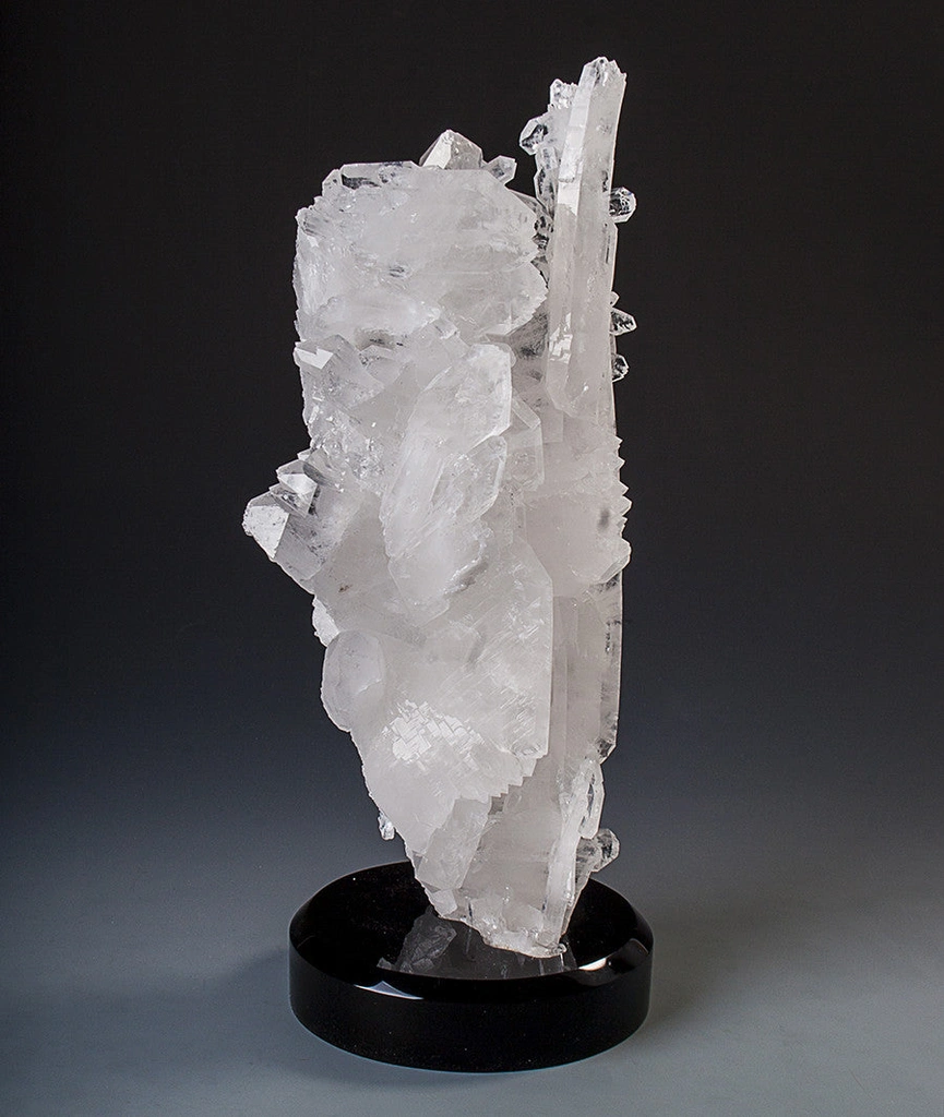 Quartz from Loe Shilman Carbonatite, Khyber District, Khyber Pakhtunkhwa Province, Pakistan image