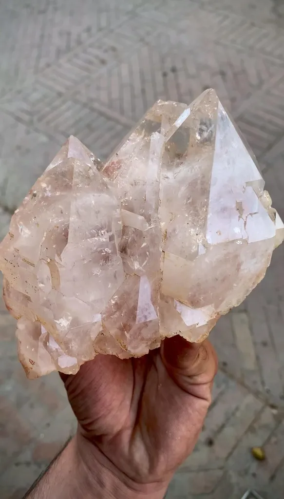 Quartz from Pakistan image