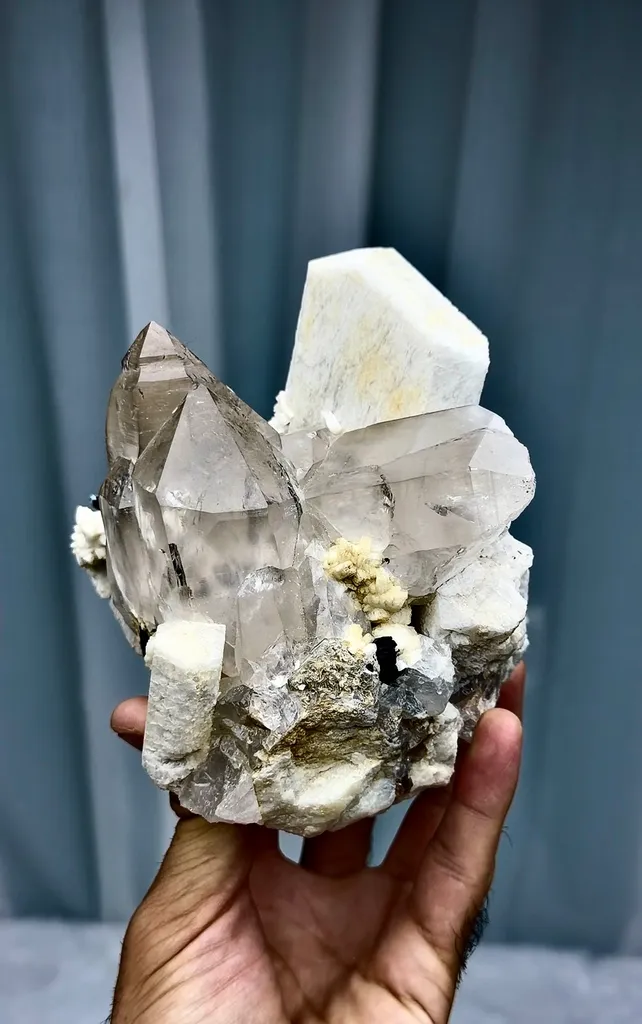 Quartz from Pakistan, Gilgit-Baltistan, Shigar District, Shigar Valley, Alchuri image
